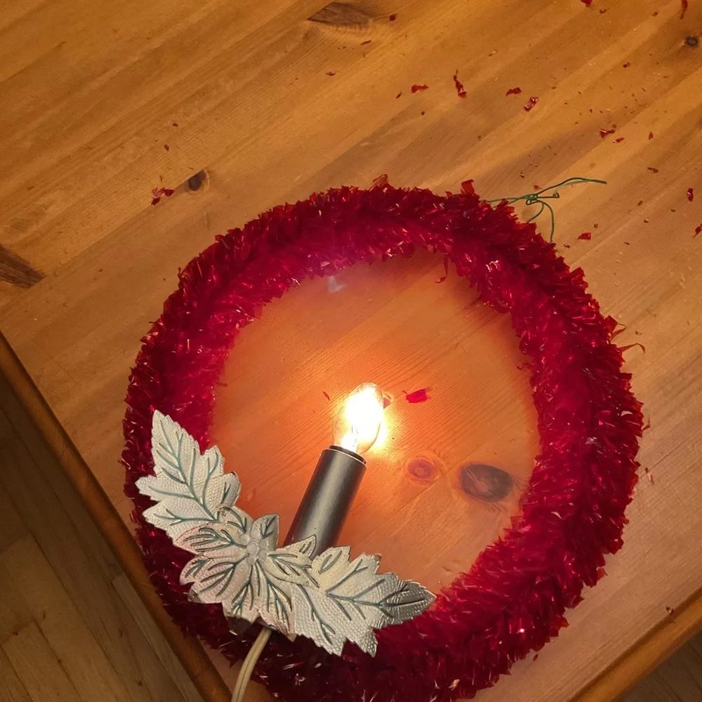 VINTAGE CHRISTMAS RED CELLOPHANE WINDOW WREATHS WITH CANDLE MID CENTURY KITCSH